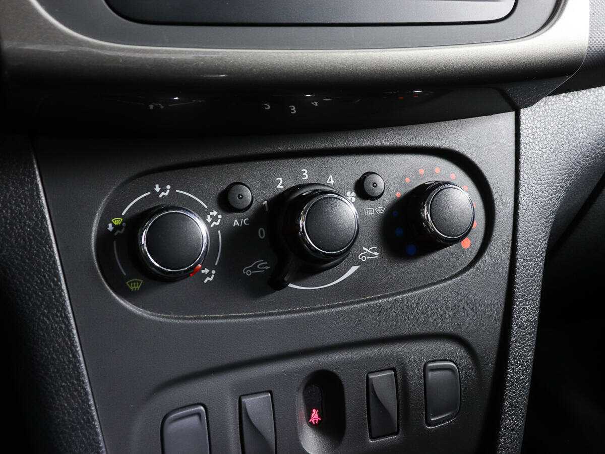 Renault Logan, 2020 Фото №16