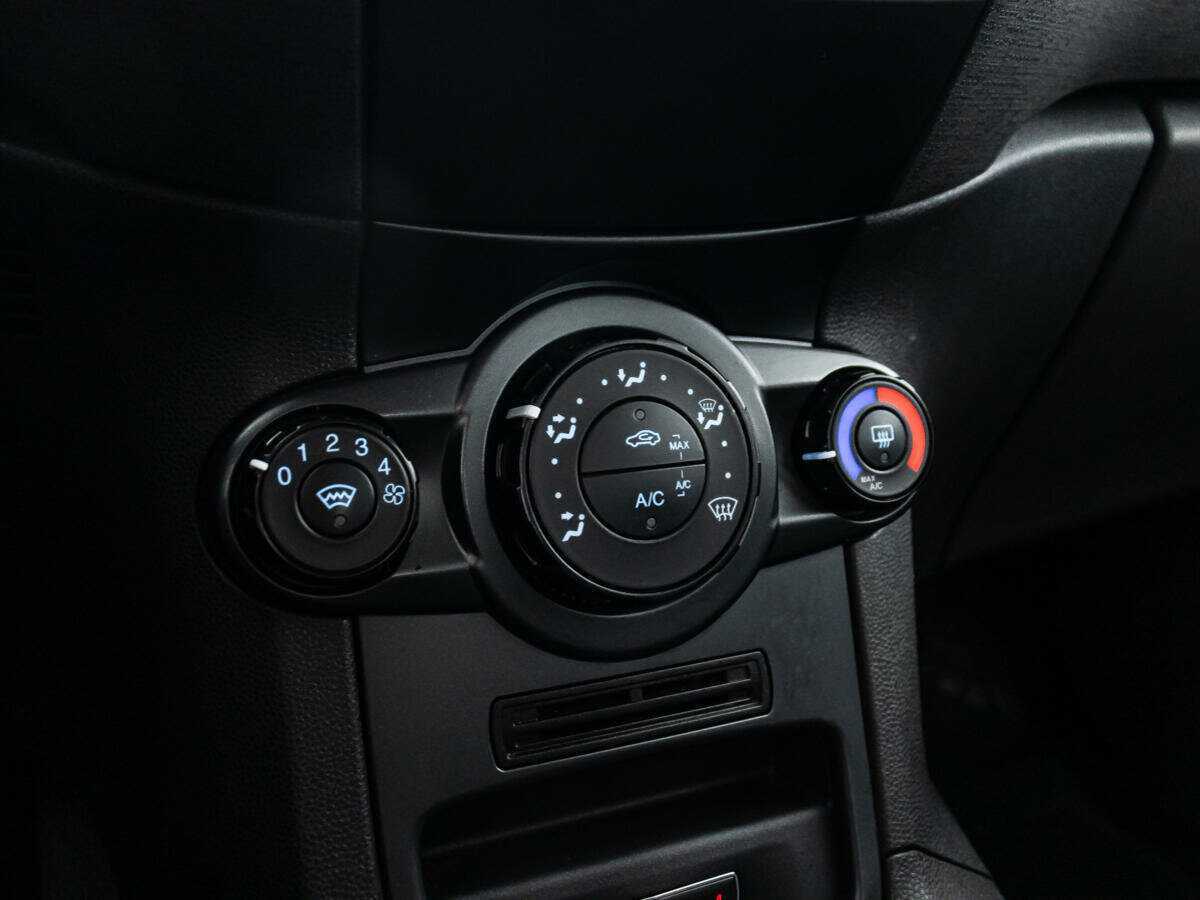 Ford Fiesta, 2016 Фото №16