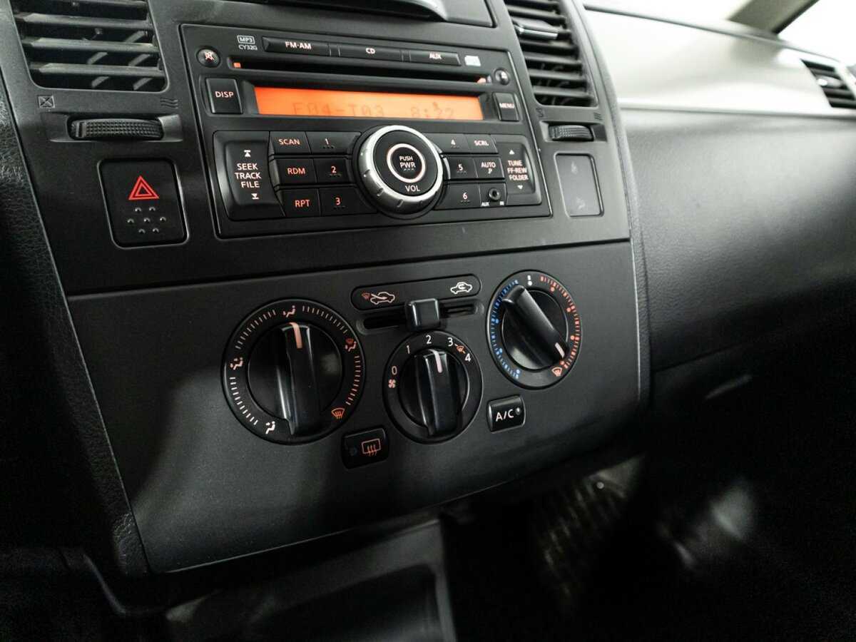 Nissan Tiida, 2013 Фото №15