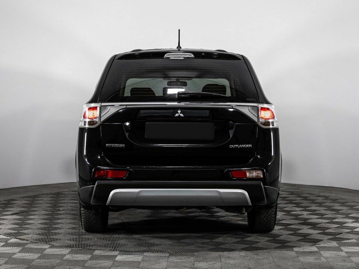 Mitsubishi Outlander III Рестайлинг, 2014 Фото №5