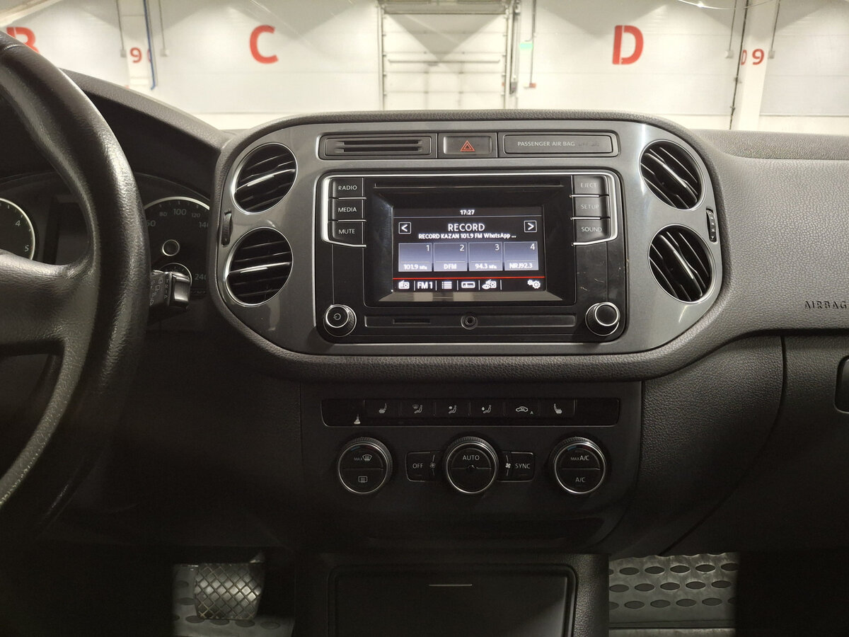 Volkswagen Tiguan I Рестайлинг, 2015 Фото №15