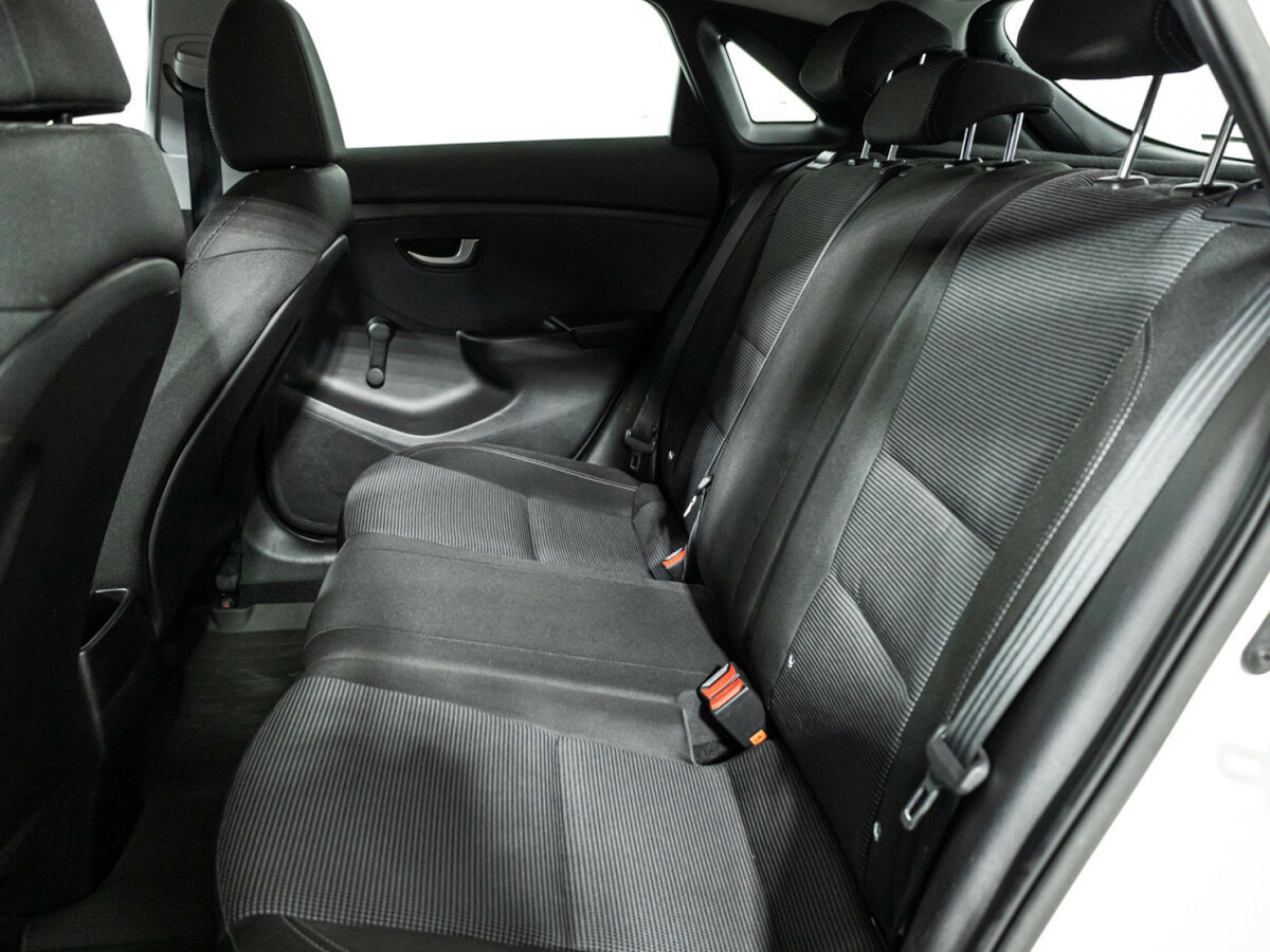 Hyundai i30 II Рестайлинг, 2015 Фото №10